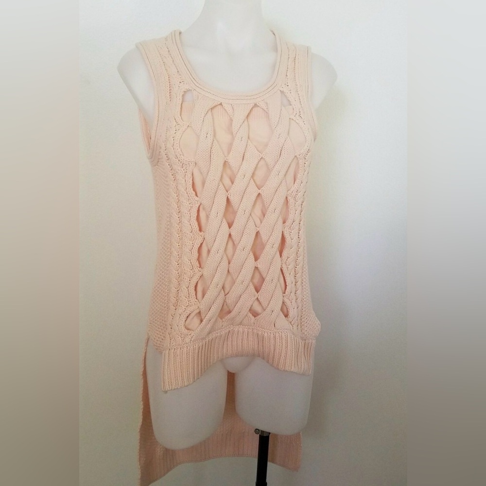 VENUS women’s knit sweater, small sleeveless blush pink, high low hem.